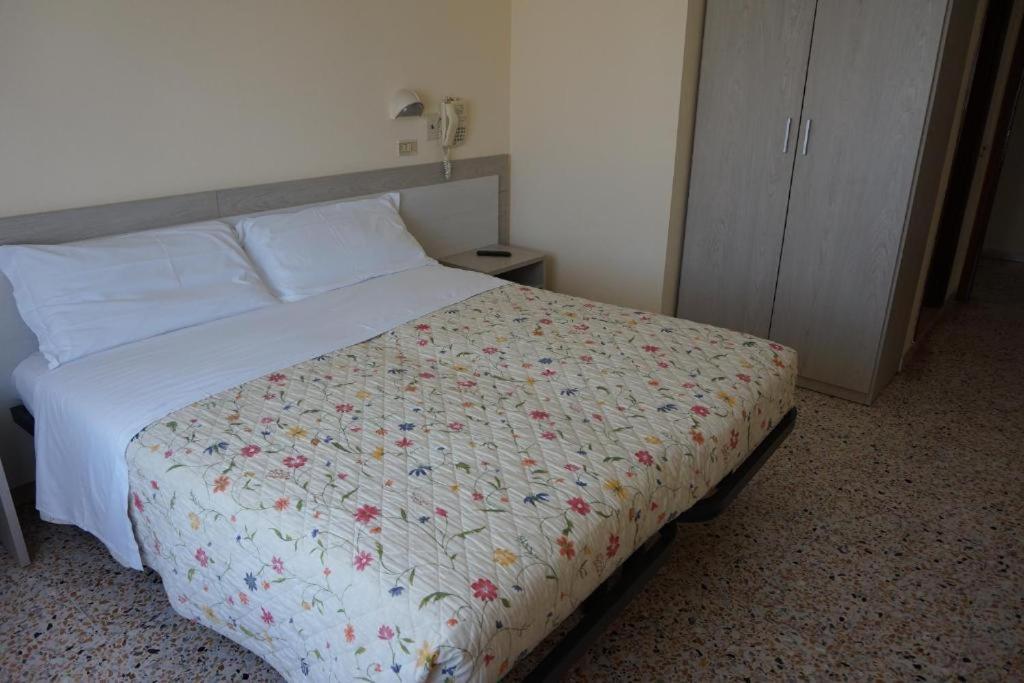 Hotel Ines Cesenatico Ngoại thất bức ảnh