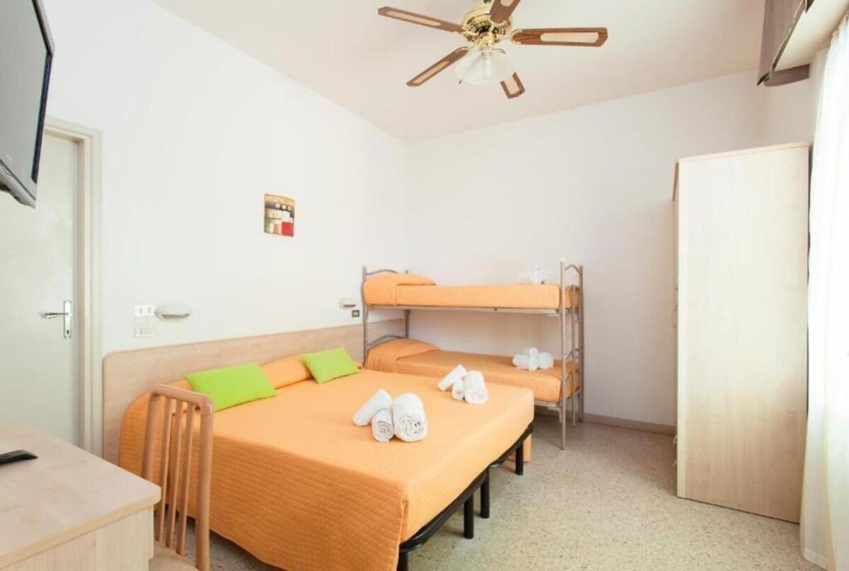 Hotel Ines Cesenatico Ngoại thất bức ảnh