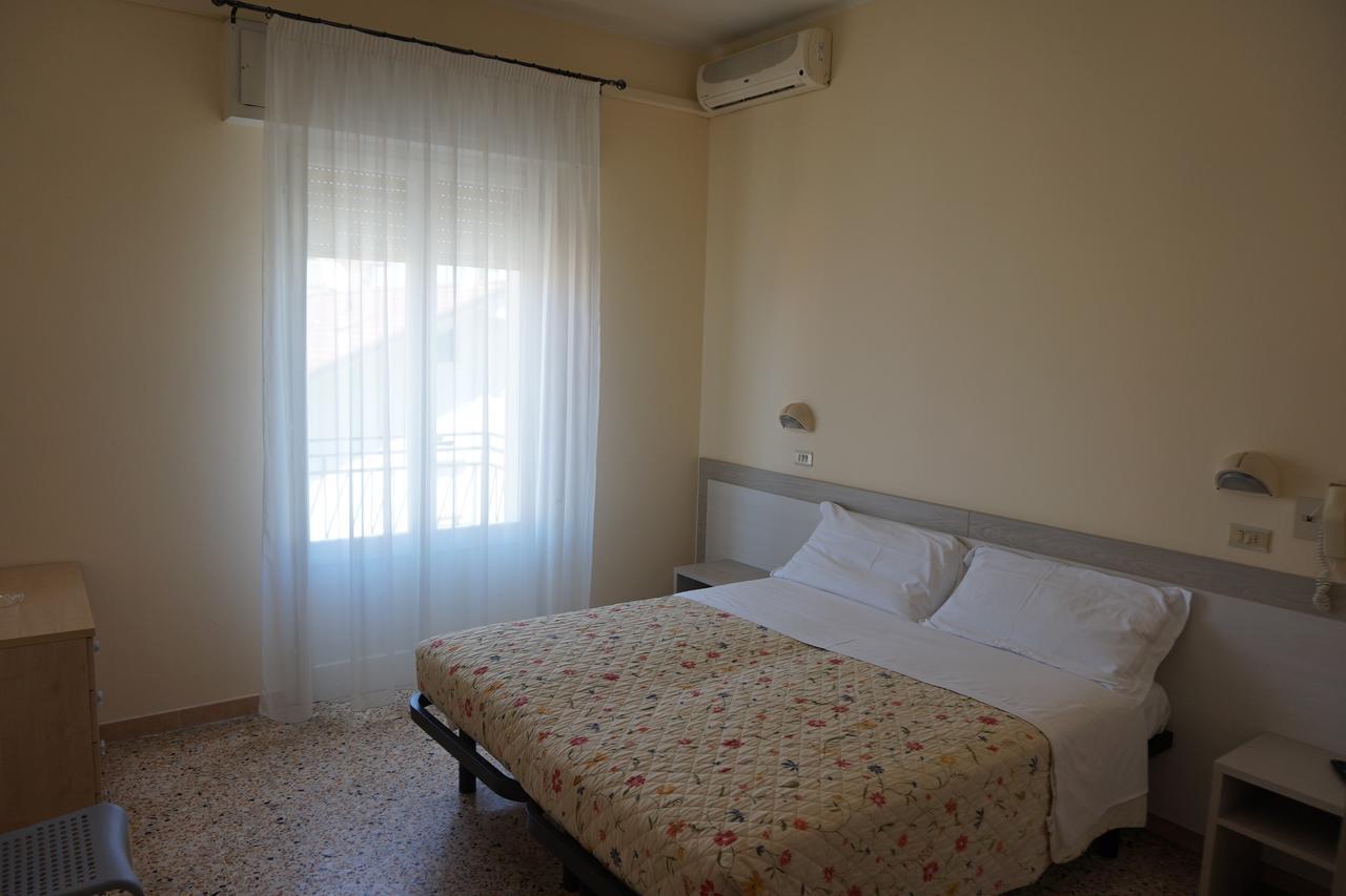 Hotel Ines Cesenatico Ngoại thất bức ảnh